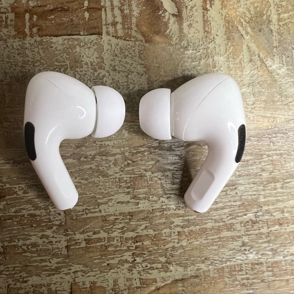 Apple AirPods Pro - Picture 9 of 16